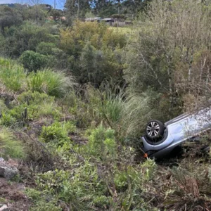 Motorista perde controle em curva e carro capota na Serra Catarinense