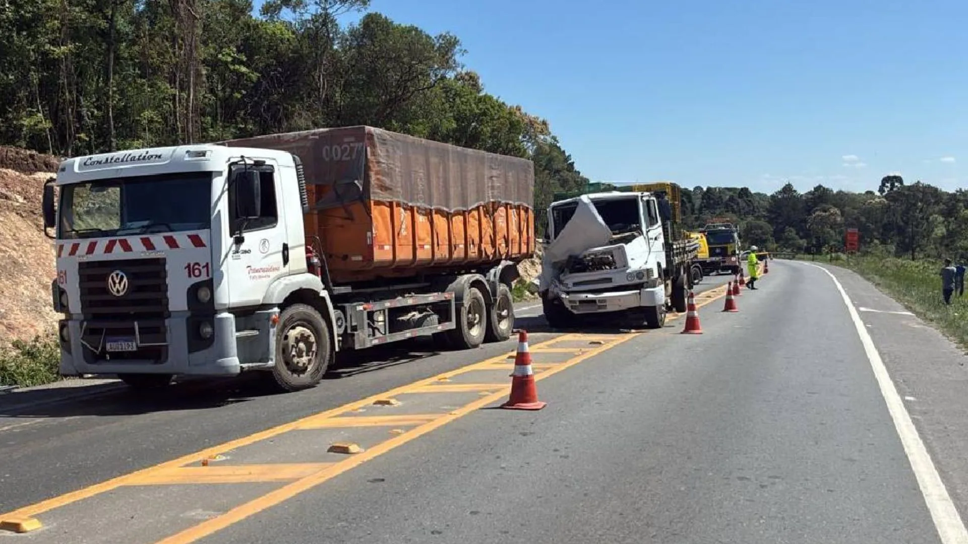 Criança de seis anos morre em grave acidente de caminhão; socorristas choram após atendimento – Imagem: reprodução/ Massa Criança de seis anos morre em grave acidente de caminhão; socorristas choram após atendimento – Imagem: reprodução/ Massa