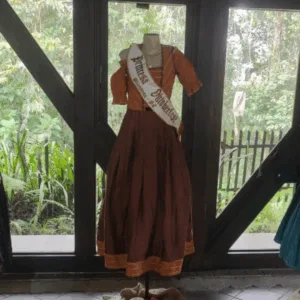 Trajes da realeza da Oktoberfest viram atração em exposição gratuita - Imagem: reprodução/ prefeitura de Blumenau