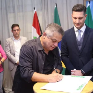 Prefeitura de Chapecó oficializa doação de terreno à Acamosc durante a Efapi