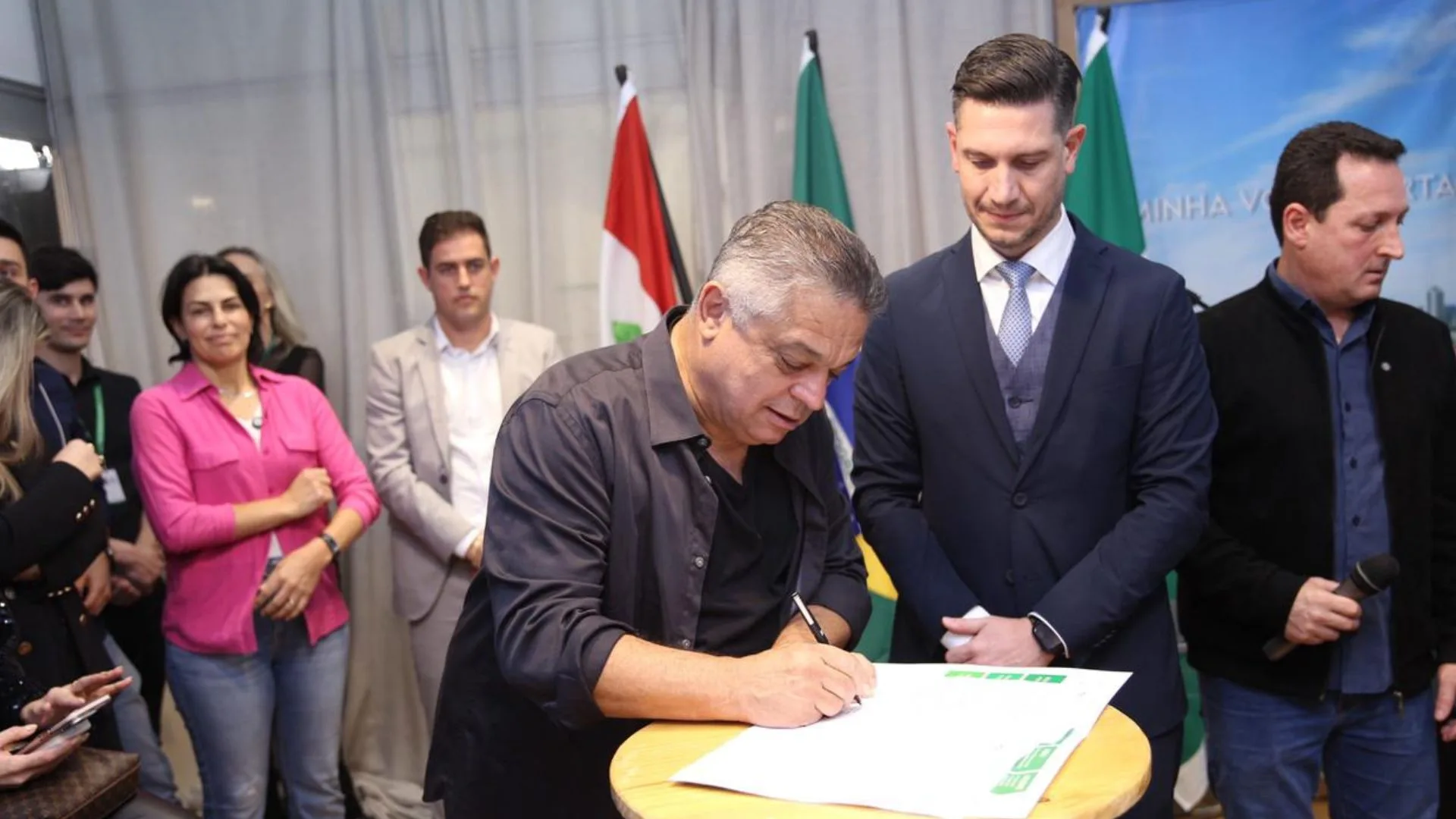 Prefeitura de Chapecó oficializa doação de terreno à Acamosc durante a Efapi – Imagem: divulgação
