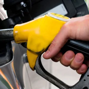 Petrobras anuncia nova redução no preço da gasolina; saiba quando e quanto