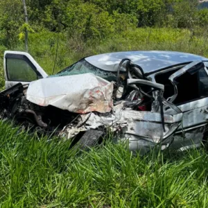 Motorista morre preso às ferragens após acidente em SC