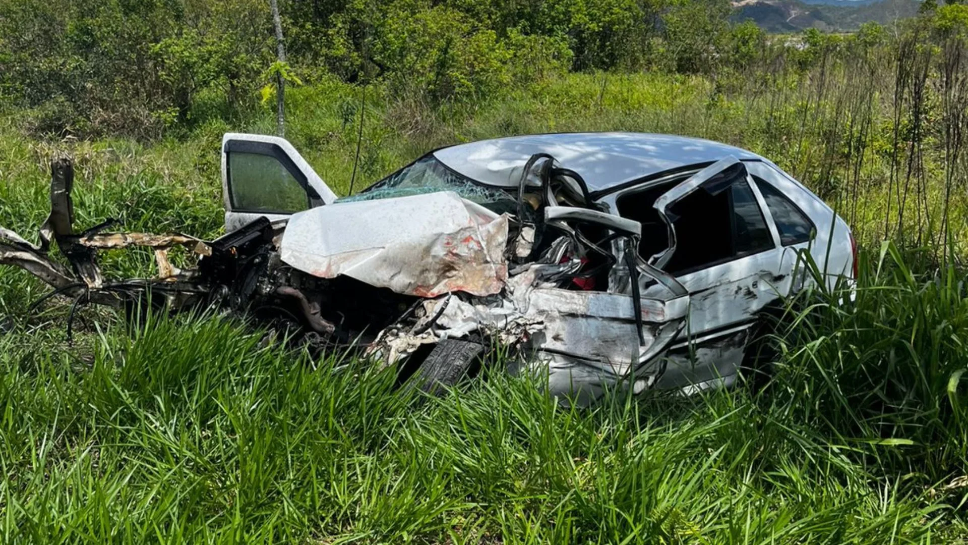 Motorista morre preso às ferragens após acidente em SC | Foto: divulgação / Bombeiros Voluntários Motorista morre preso às ferragens após acidente em SC | Foto: divulgação / Bombeiros Voluntários