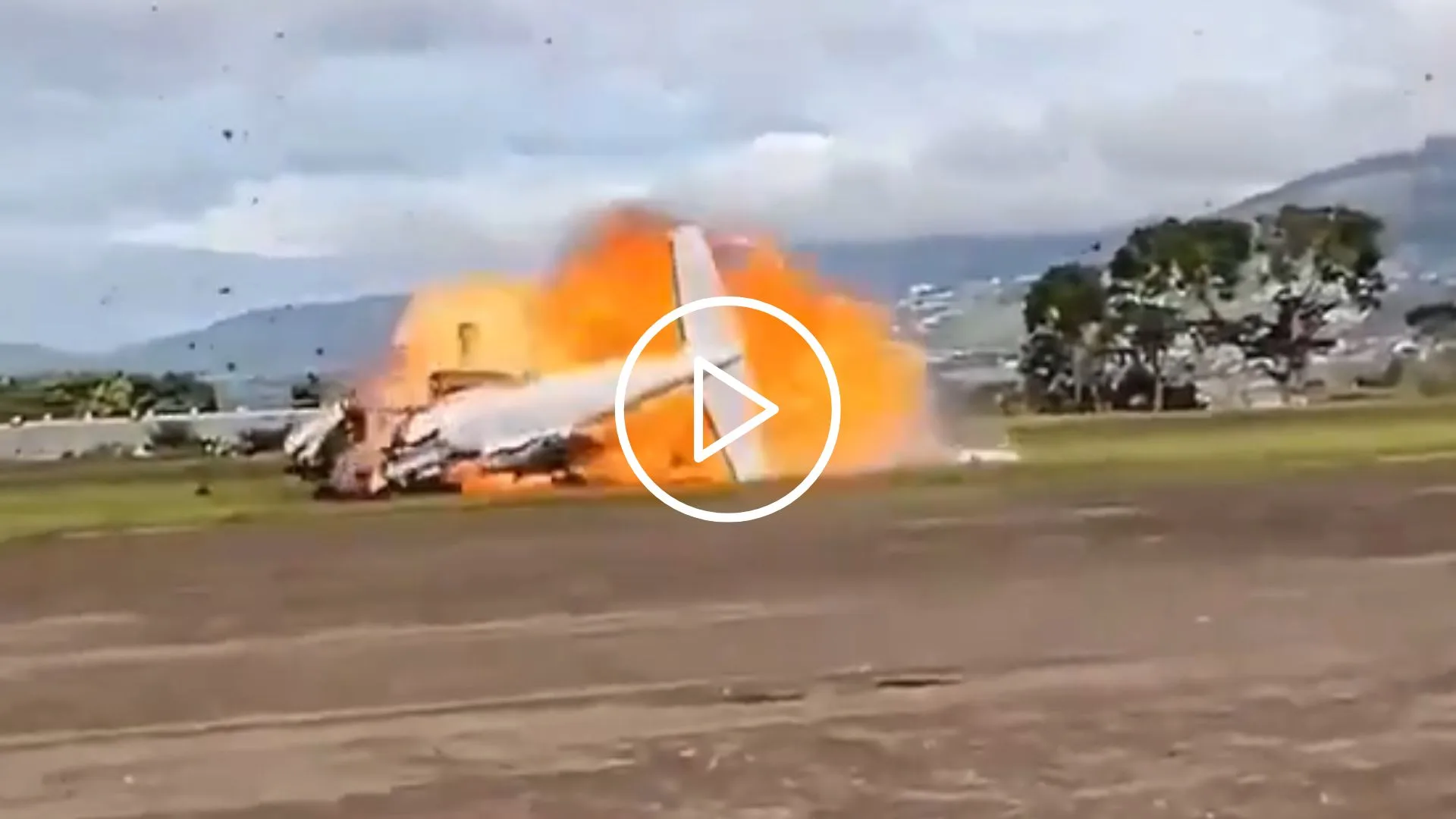 VÍDEO: avião cai e explode após decolagem e mata dois pilotos | Foto: divulgação / Redes Sociais. VÍDEO: avião cai e explode após decolagem e mata dois pilotos | Foto: divulgação / Redes Sociais.