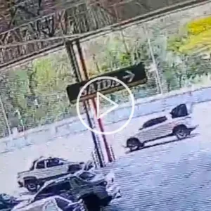 VÍDEO: seguranças de supermercado impedem fuga de golpistas | | Foto: reprodução / SBT NEWS 
