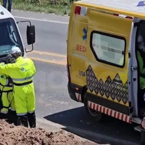 Socorristas que choraram após morte de criança em acidente fazem parto na mesma rodovia