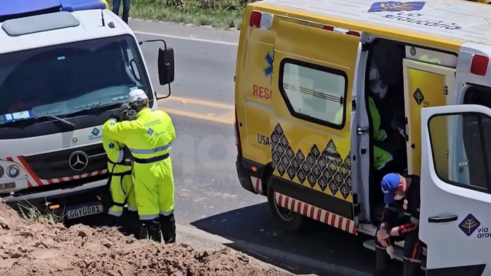 Socorristas que choraram após morte de criança em acidente fazem parto na mesma rodovia – Imagem: reprodução/ redes sociais