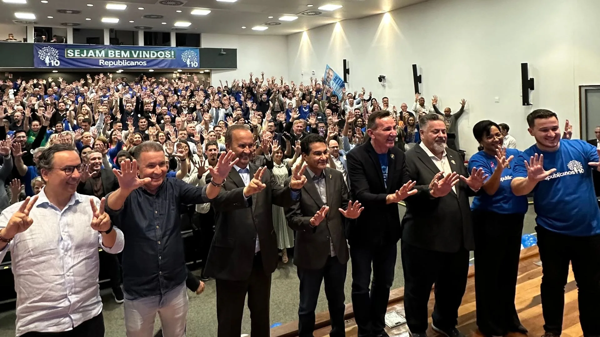 Republicanos oficializa filiações de líderes políticos em SC – Imagem: Kaíky Goede Republicanos oficializa filiações de líderes políticos em SC – Imagem: Kaíky Goede