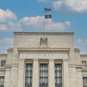 Fed corta juros dos EUA pela segunda vez seguida e sinaliza cautela | Foto: divulgação.