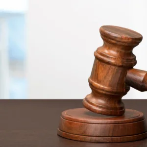 Justiça de SC mantém indenização a trabalhador apalpado por chefe durante confraternização - Imagem: ilustrativa