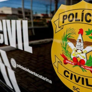 Padrasto é preso após enteada de quatro anos ser internada com ferimentos graves em SC - Imagem: pcsc