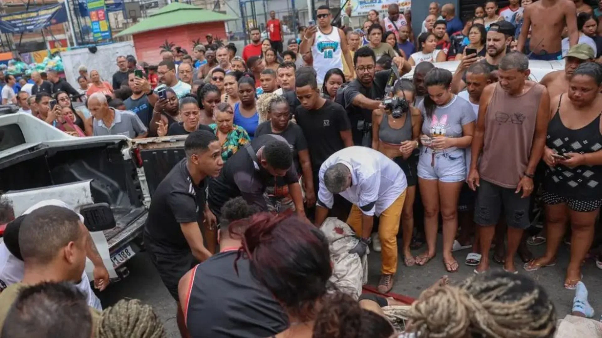 Tia se pronuncia após jovem ser decapitado na megaoperação no RJ | Foto: Bacci Notícias/Reprodução Tia se pronuncia após jovem ser decapitado na megaoperação no RJ | Foto: Bacci Notícias/Reprodução