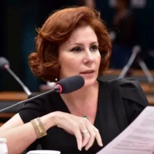 STF confirma condenação de Carla Zambelli por perseguição com arma | Foto: Zeca Ribeiro/Câmara dos Deputados