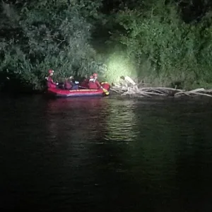 Pescadores encontram corpo seminu e em decomposição boiando em rio de SC | Foto: CBMSC/Reprodução