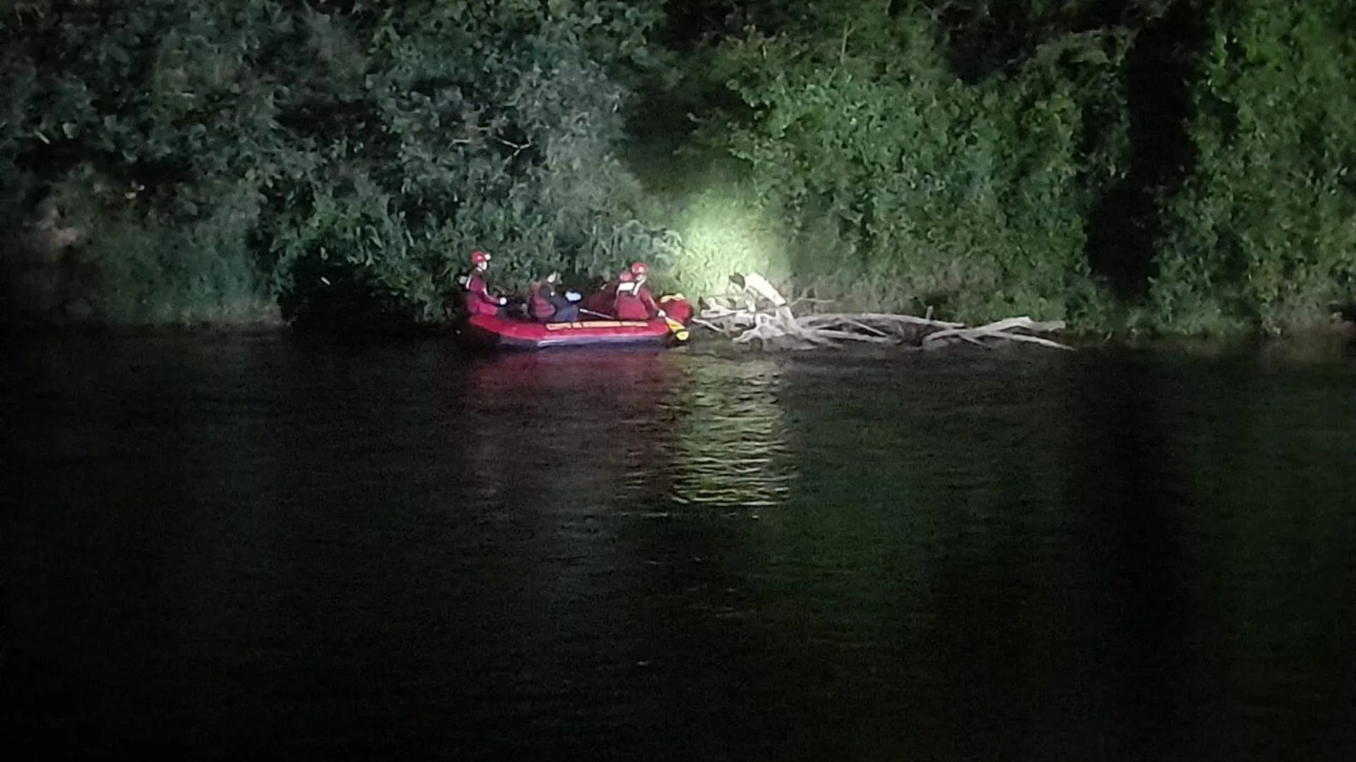 Pescadores encontram corpo seminu e em decomposição boiando em rio de SC | Foto: CBMSC/Reprodução