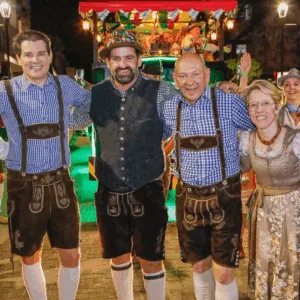 Celso Portiolli desfila caracterizado de Fritz na Oktoberfest Blumenau; veja imagens  | Imagem: Ascom/ PMB