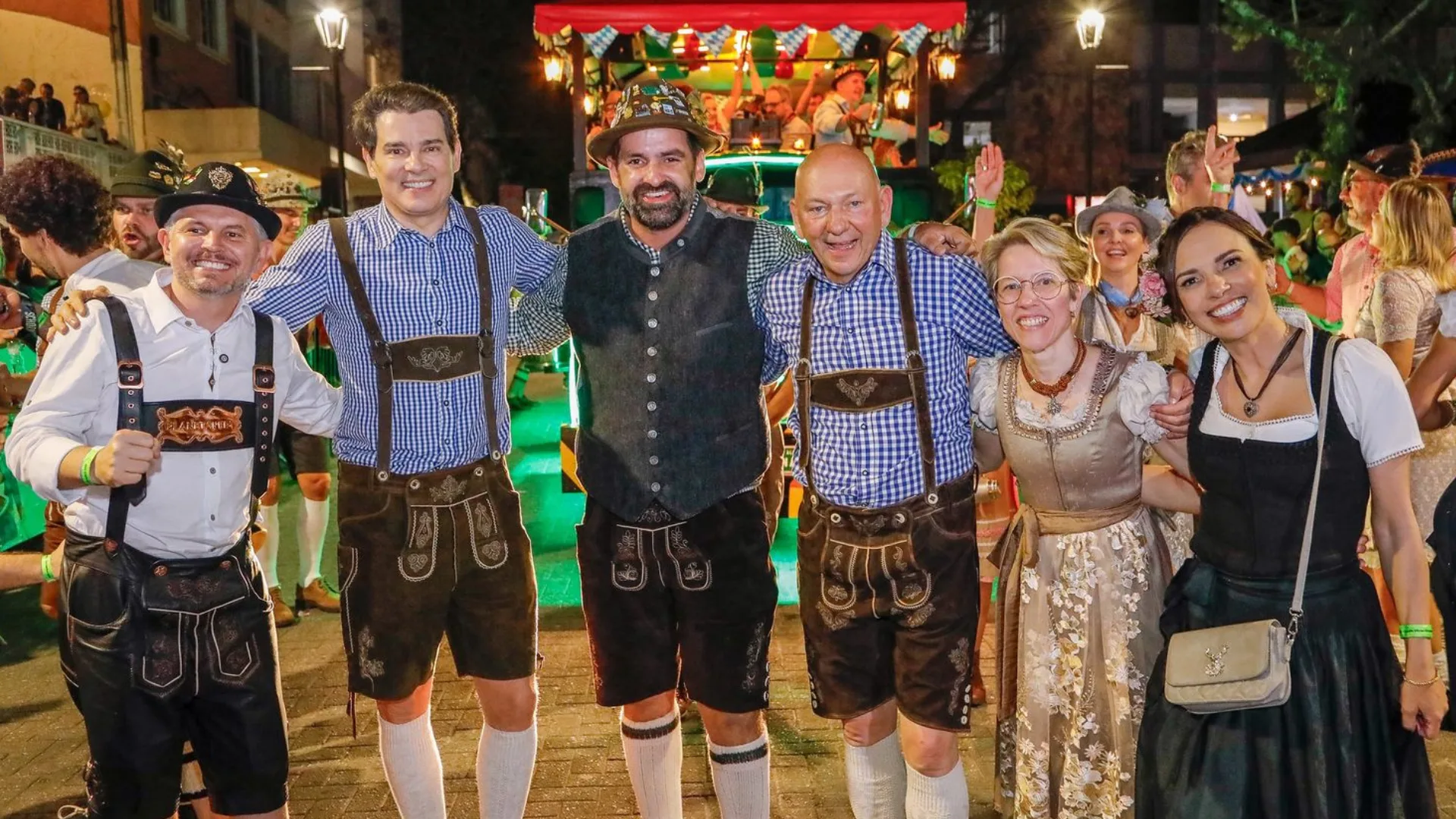 Celso Portiolli desfila caracterizado de Fritz na Oktoberfest Blumenau; veja imagens  | Imagem: Ascom/ PMB