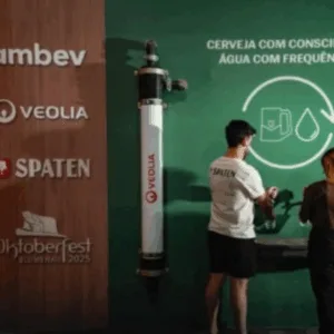 Cervejaria oferece água grátis na Oktoberfest para promover consumo responsável | Imagem: Ascom/Ambev