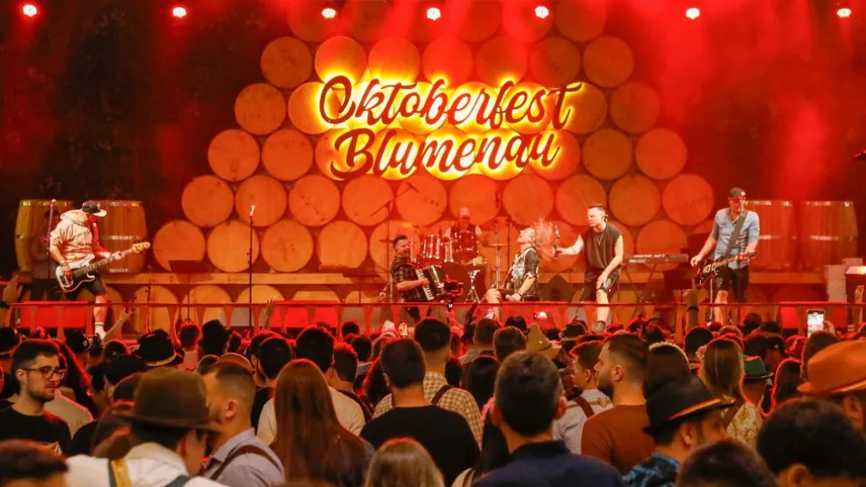 Duas bandas alemãs animaram a 40ª Oktoberfest de Blumenau nesta quinta-feira | Foto: Giovanni Silva/PMB Duas bandas alemãs animaram a 40ª Oktoberfest de Blumenau nesta quinta-feira | Foto: Giovanni Silva/PMB