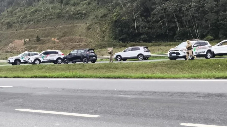 Homem morre em confronto com policiais na BR-470 em SC | Imagem: Polícia Militar de SC