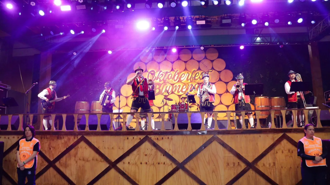 Brasil e Argentina brindam juntos em noite histórica na 40ª Oktoberfest Blumenau