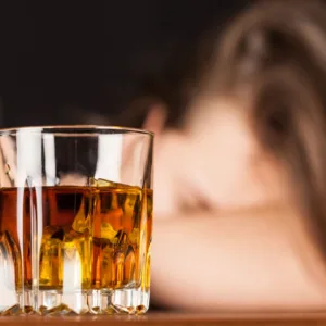 Fábrica de SC é suspeita de produzir bebidas adulteradas com metanol; entenda | Foto: Banco de Imagens/Canva/Reprodução