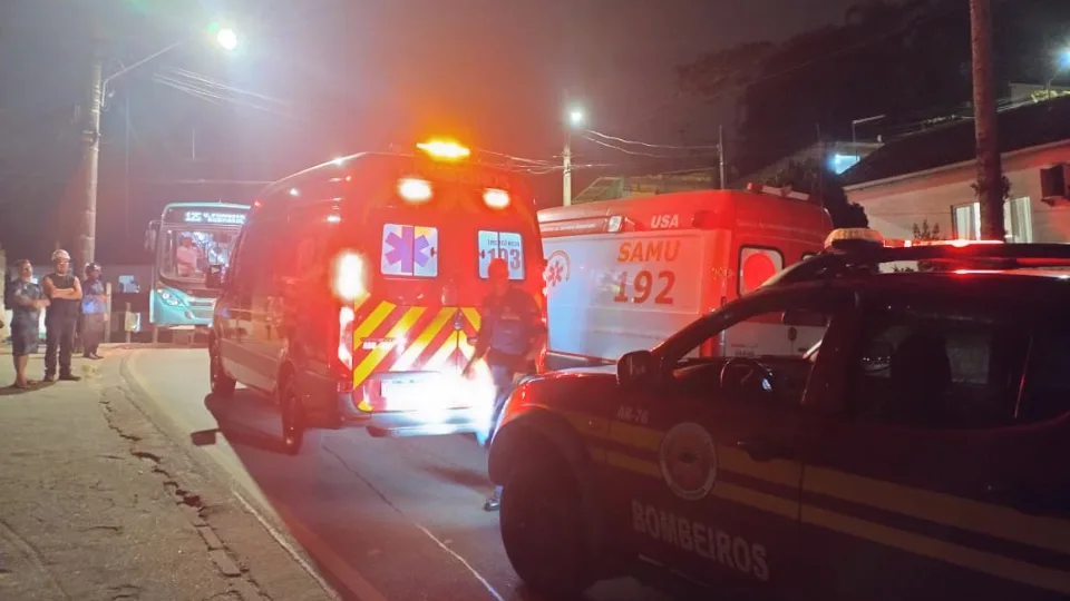 Ciclista fica gravemente ferido após acidente com ônibus em SC | Imagem: Corpo de Bombeiros Militar de Santa Catarina (CBMSC)