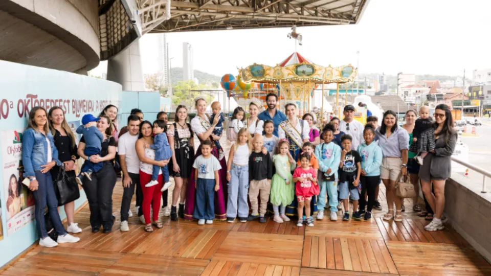 Crianças em tratamento oncológico participam de manhã de diversão na Oktoberfest Blumenau | Foto: Daniel Zimmermann