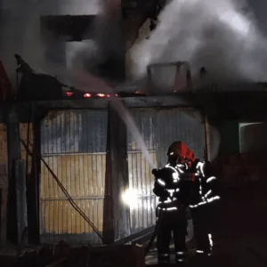 Três residências são atingidas por incêndio na Grande Florianópolis | Imagem: Corpo de Bombeiros de SC