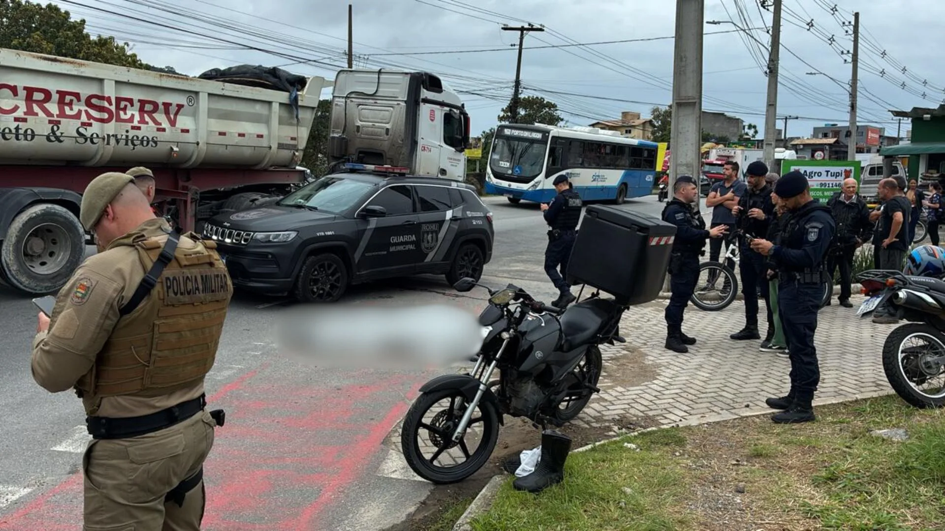 URGENTE: motociclista morre em acidente com carro em Florianópolis | Foto: Juliana Ferrari/SCC SBT