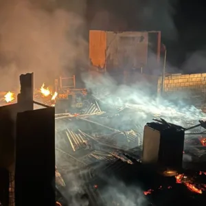 Jovem morre carbonizado após incêndio em residência na Serra de SC