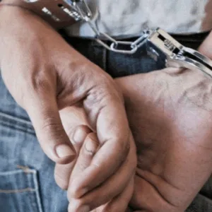Casal condenado por matar homem com filha no colo em borracharia de SC | Imagem ilustrativa