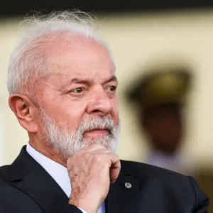 'Medo que pegasse fogo', diz Lula após pane em avião da FAB