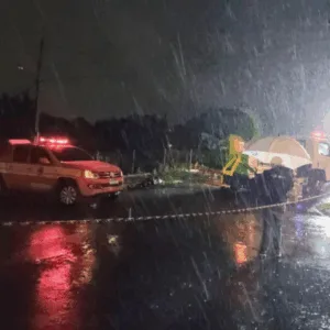 Motociclista morre ao ser atingido por caminhão de coleta de lixo em SC | Foto: Gionei Argenta/ClicRDC