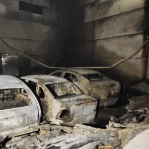 Incêndio destrói oficina mecânica e atinge 16 veículos em SC; veja imagens | Imagem: CBMSC