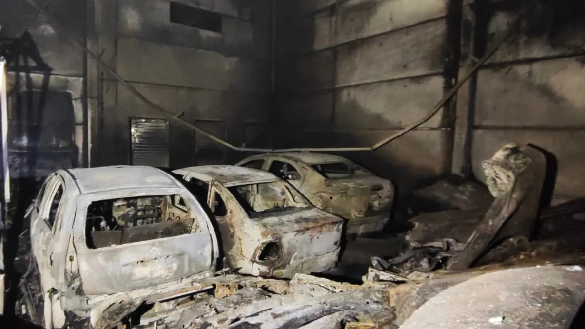 Incêndio destrói oficina mecânica e atinge 16 veículos em SC; veja imagens | Imagem: CBMSC