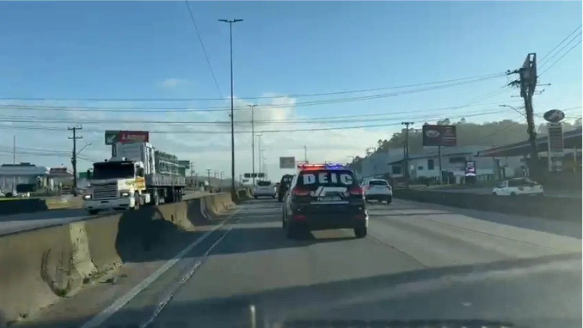 Mega operação policial mira desarticular organização criminosa na Grande Florianópolis