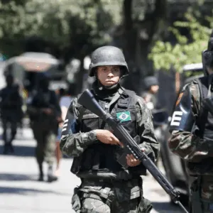 Militares das Forças Armadas durante patrulha no Rio de Janeiro  • Foto: Tânia Rêgo/Arquivo/Agência Brasil