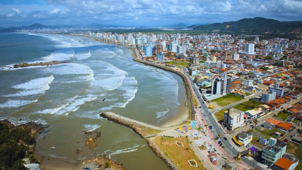 Navegantes lança licitação para obra de alargamento da Praia do Gravatá