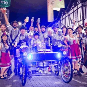 É hoje! Saiba como usar o traje típico alemão e aproveitar entrada gratuita ou meia-entrada na Oktoberfest Blumenau | Foto: Daniel Zimmermann/Divulgação