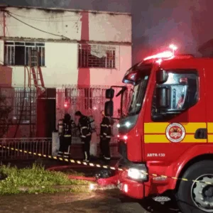 Fogo destrói parte de residência durante a madrugada em Lages | Foto: 5º BBM
