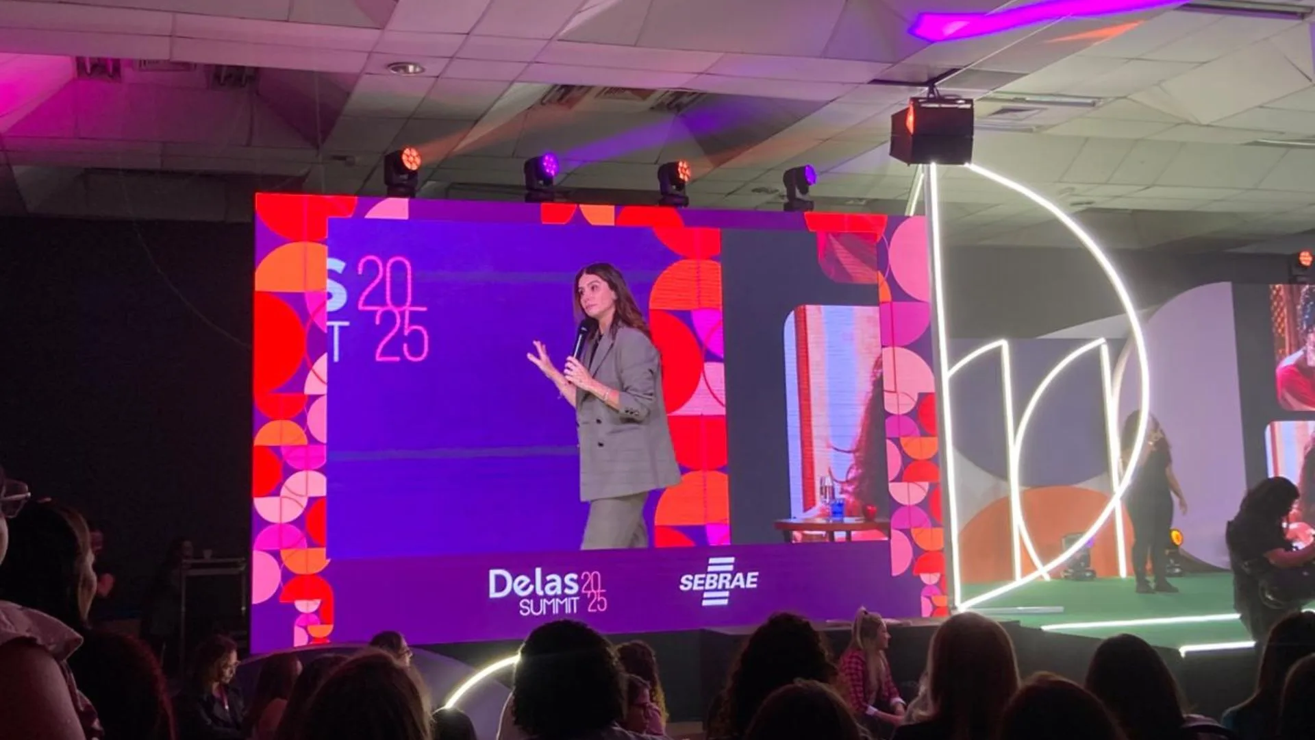 Palestra de Giovanna Antonelli movimenta Delas Summit 2025 | Foto: SCC10 Palestra de Giovanna Antonelli movimenta Delas Summit 2025 | Foto: SCC10