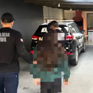 Polícia Civil de Lages prende mulher condenada a sete anos por roubo | Foto: PCSC