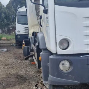 Trabalhadores da coleta de lixo em Lages entram em greve por falta de segurança nos caminhões | Foto: Amarildo Volpato