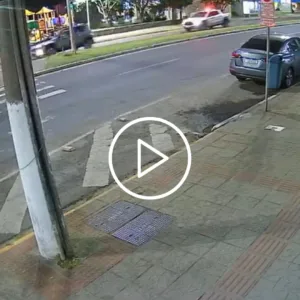 VÍDEO Motorista tenta fugir da polícia após realizar manobras perigosas em Lages | Foto: Câmeras de monitoramento