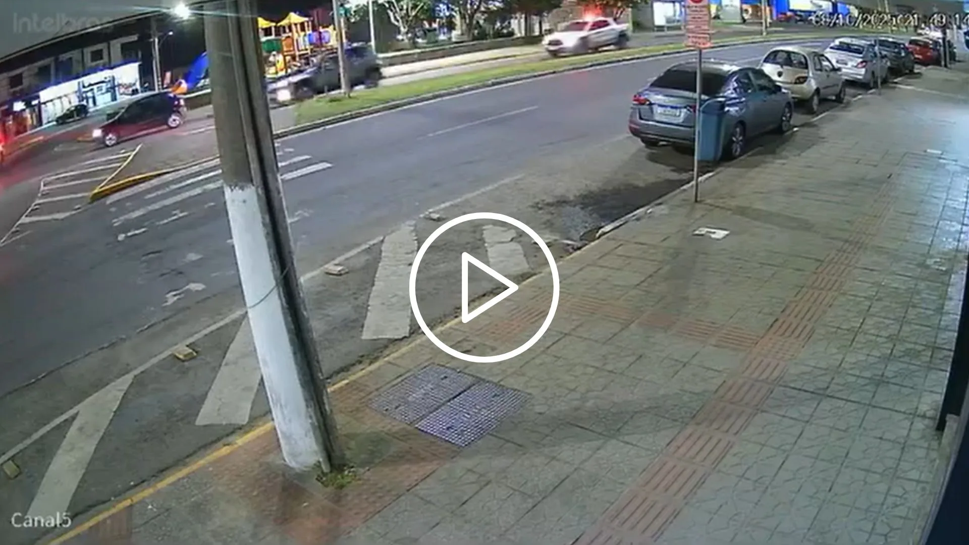 VÍDEO Motorista tenta fugir da polícia após realizar manobras perigosas em Lages | Foto: Câmeras de monitoramento VÍDEO Motorista tenta fugir da polícia após realizar manobras perigosas em Lages | Foto: Câmeras de monitoramento