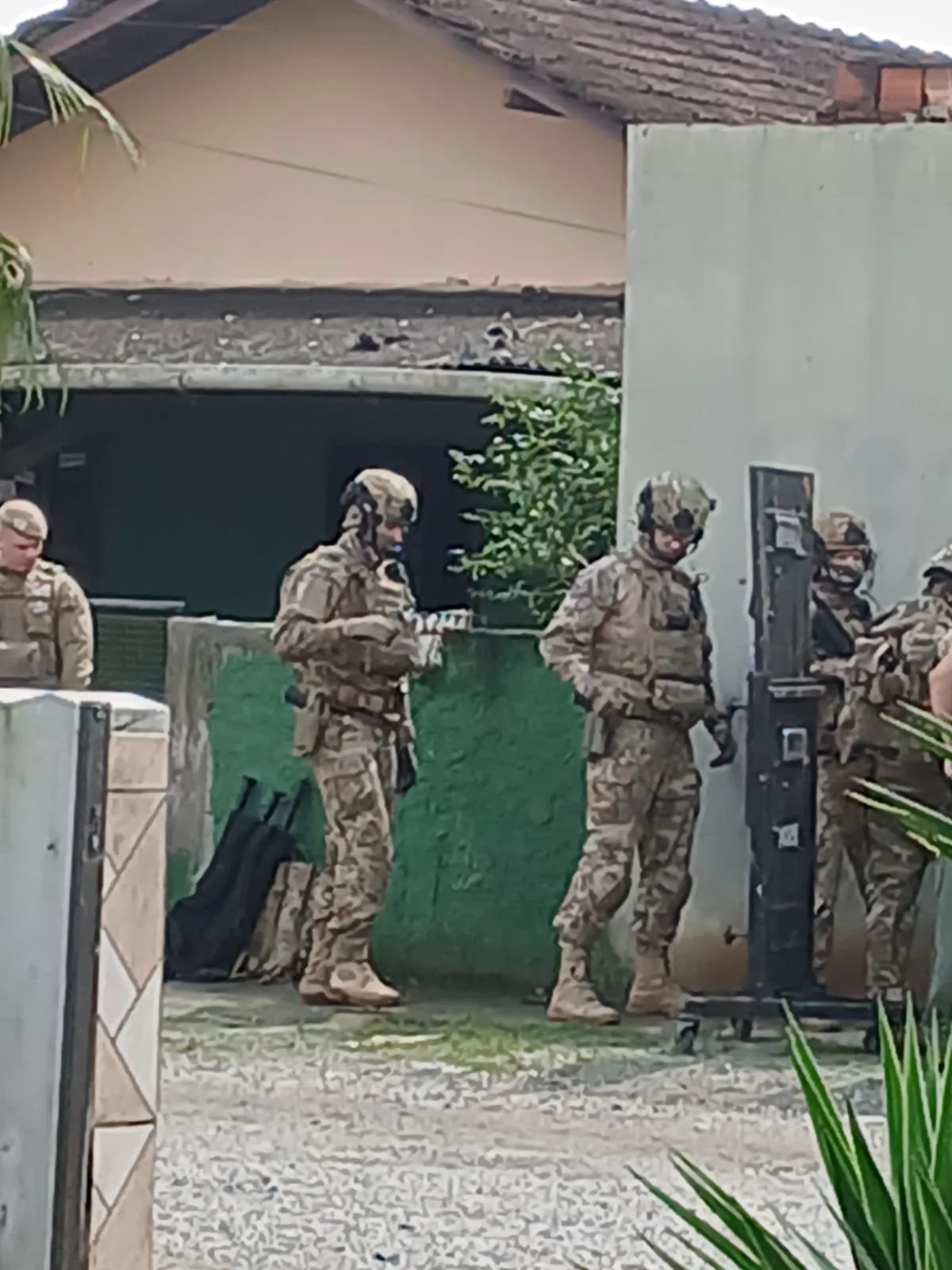 Venezuelano mantém namorada refém por 7 horas em Joinville