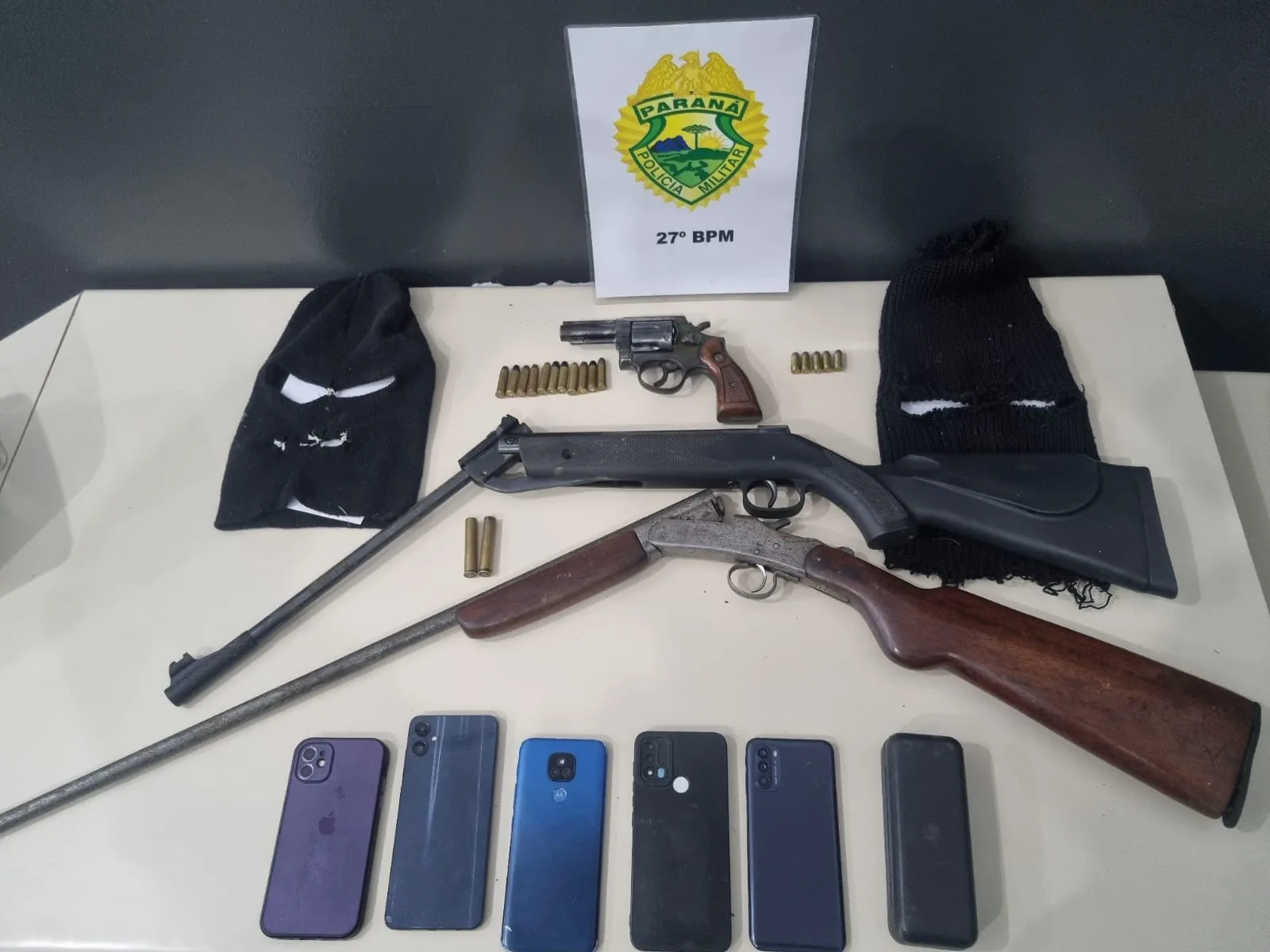 Veículo roubado em SC é recuperado no Paraná em ação que deixa criminoso morto e cinco detidos | Imagem: Polícia Militar do Paraná