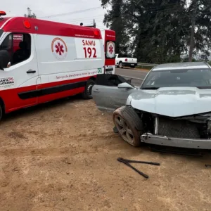 URGENTE: grave acidente deixa família ferida em SC; criança foi ejetada do carro | Imagem: Corpo de Bombeiros de SC